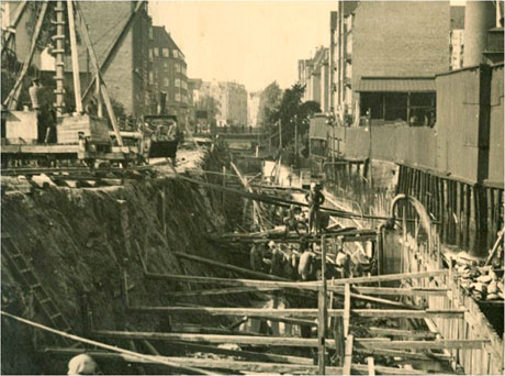 I 1930'erne besluttede byrådet at overdække åen